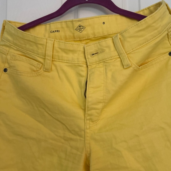 Bright yellow capri's. St Johns Bay. Size 8. Great condition - Picture 3 of 4